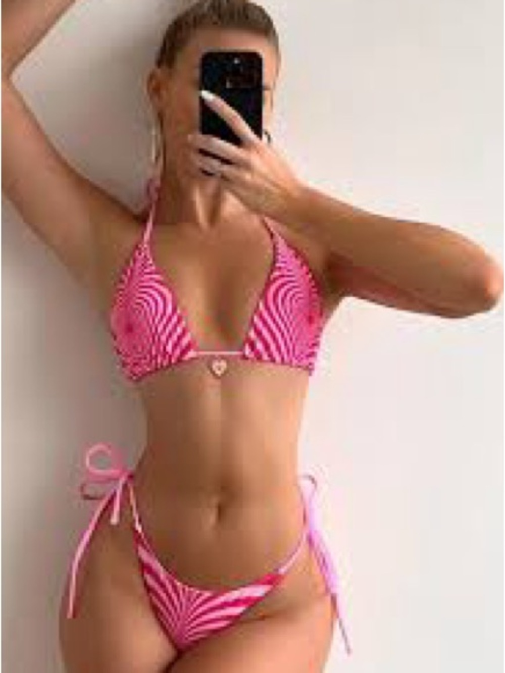 Bikini - Picture 3 of 3